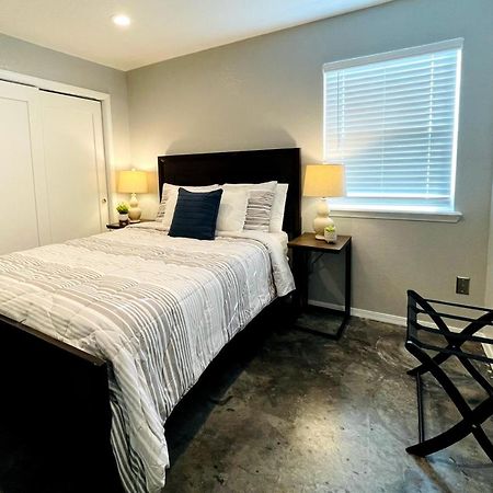 Evie'S Campus-Close 2 Bedroom Luxury Oklahoma City Eksteriør billede